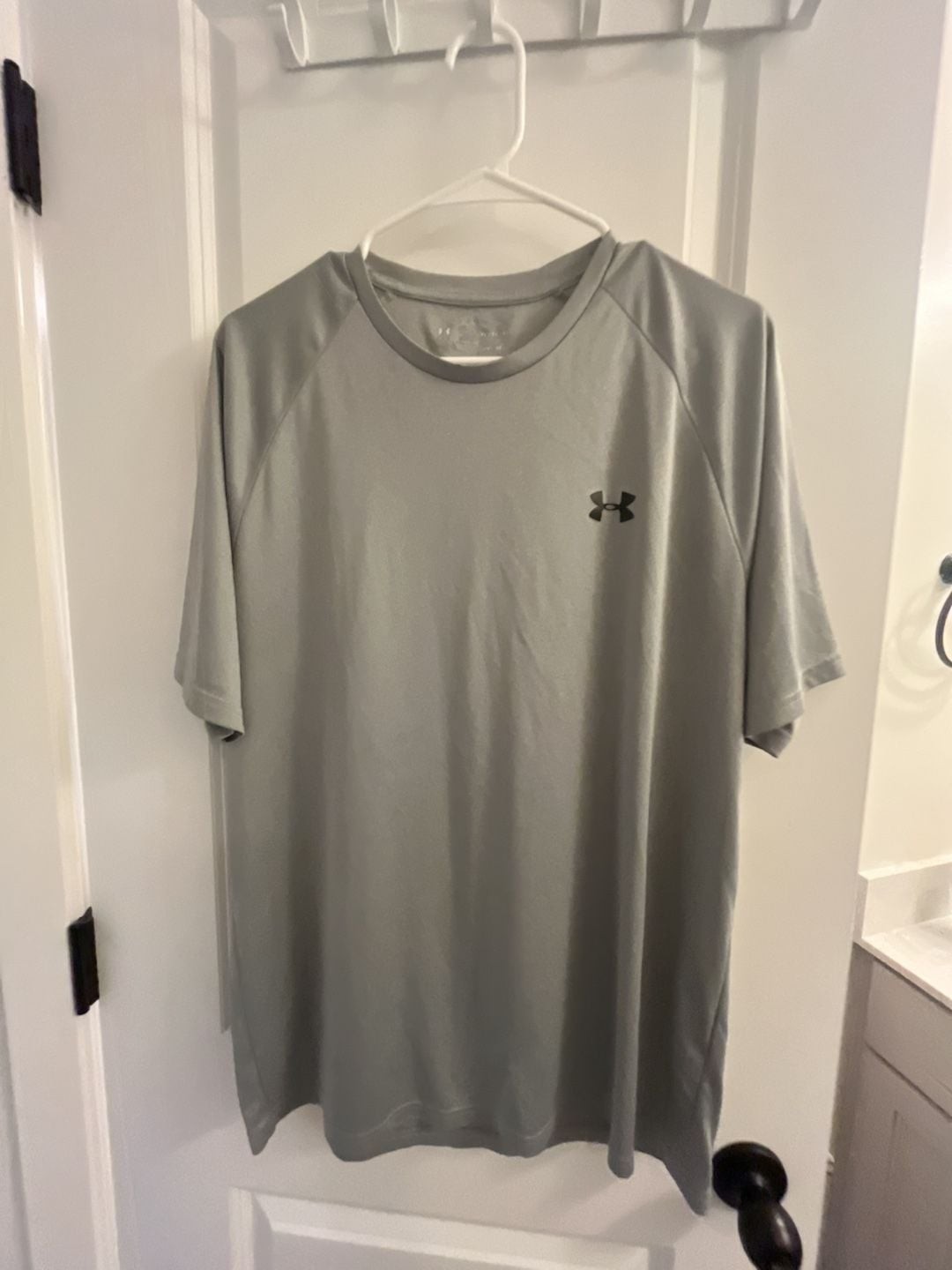Under Armour Men’s HeatGear Loose Fit Short Sleeve Athletic T-Shirt, Gray, XL