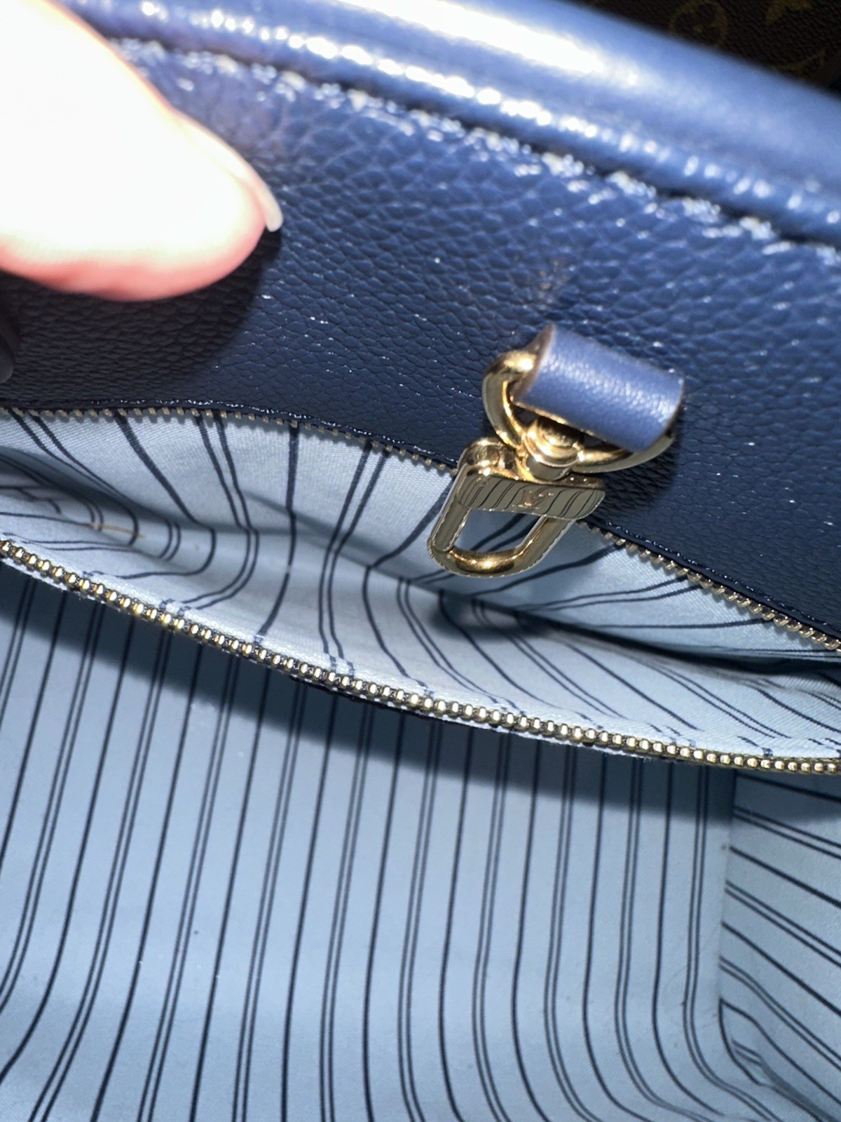AUTHENTIC LOUIS VUITTON Monogram Raffia OnTheGo OTG MM Navy Blue Bag, M57723