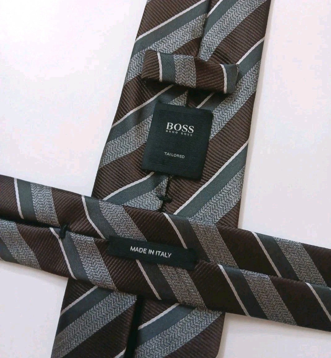 New 145+ Hugo Boss Men Silk Tie Made in Italy Striped Necktie Sz L 60″× W 3 1/8″