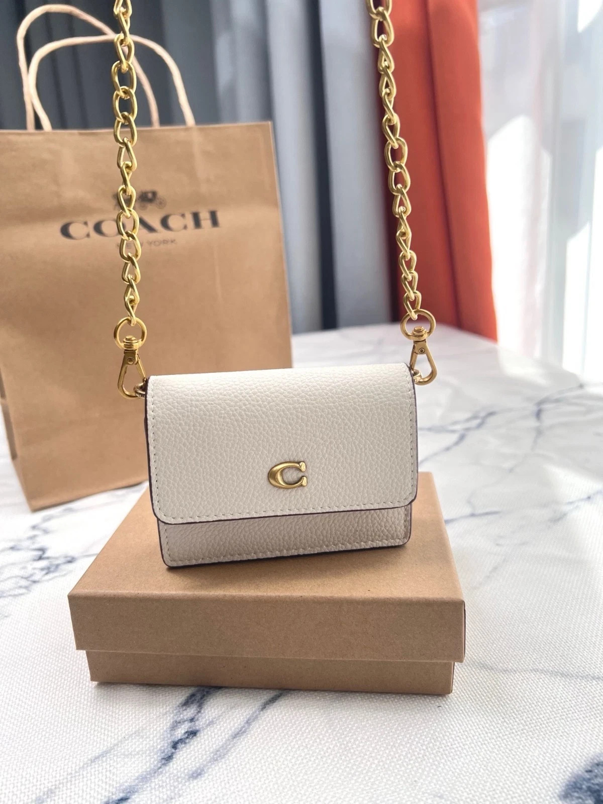 NEW Coach Essential Half Flap Card Case Wallet With Chain CR978 White 10*2.5*7CM