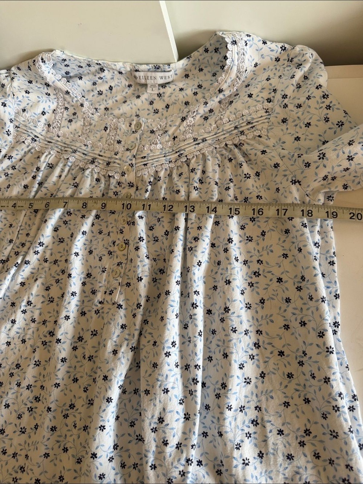 Eileen West Ditsy Floral Blue White Long Sleeve Nightgown size L