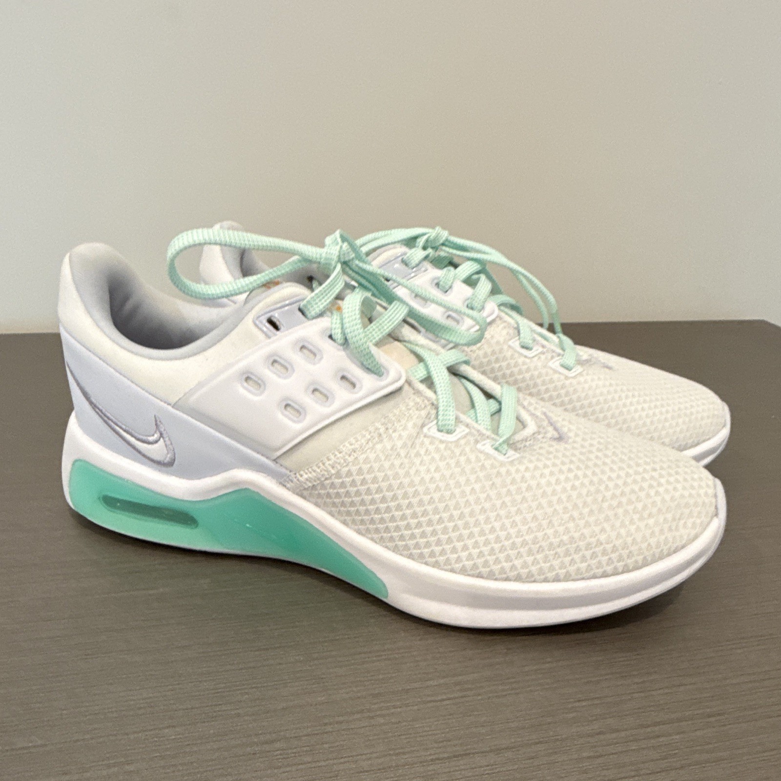 Nike Air Max White/Mint Green Low Top Mesh Lace-Up Cushioned Sneaker