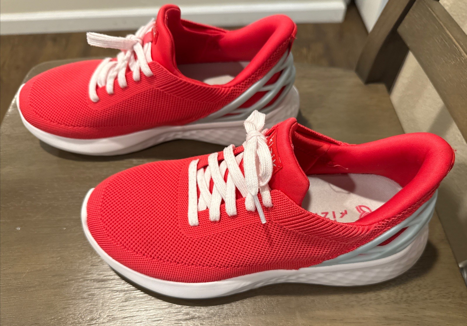 Kizik Athens Pink Mesh Comfortable Running Shoes Men’s Size 7.5W Women’s Size 9W