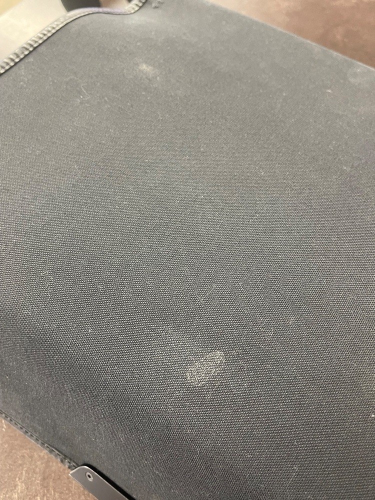 Louis Vuitton District Messenger Gm Please Read* Signs Of Heavy Wear 5.5/10