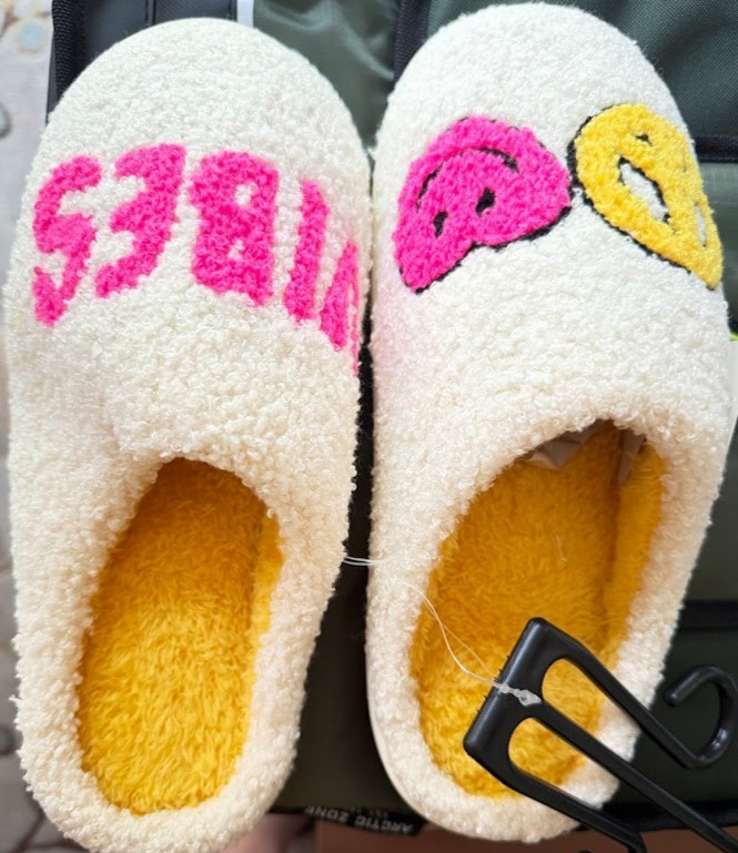 Slipper size m 7-8 adult vibes peace/smiley face cozy ,comfy& soft