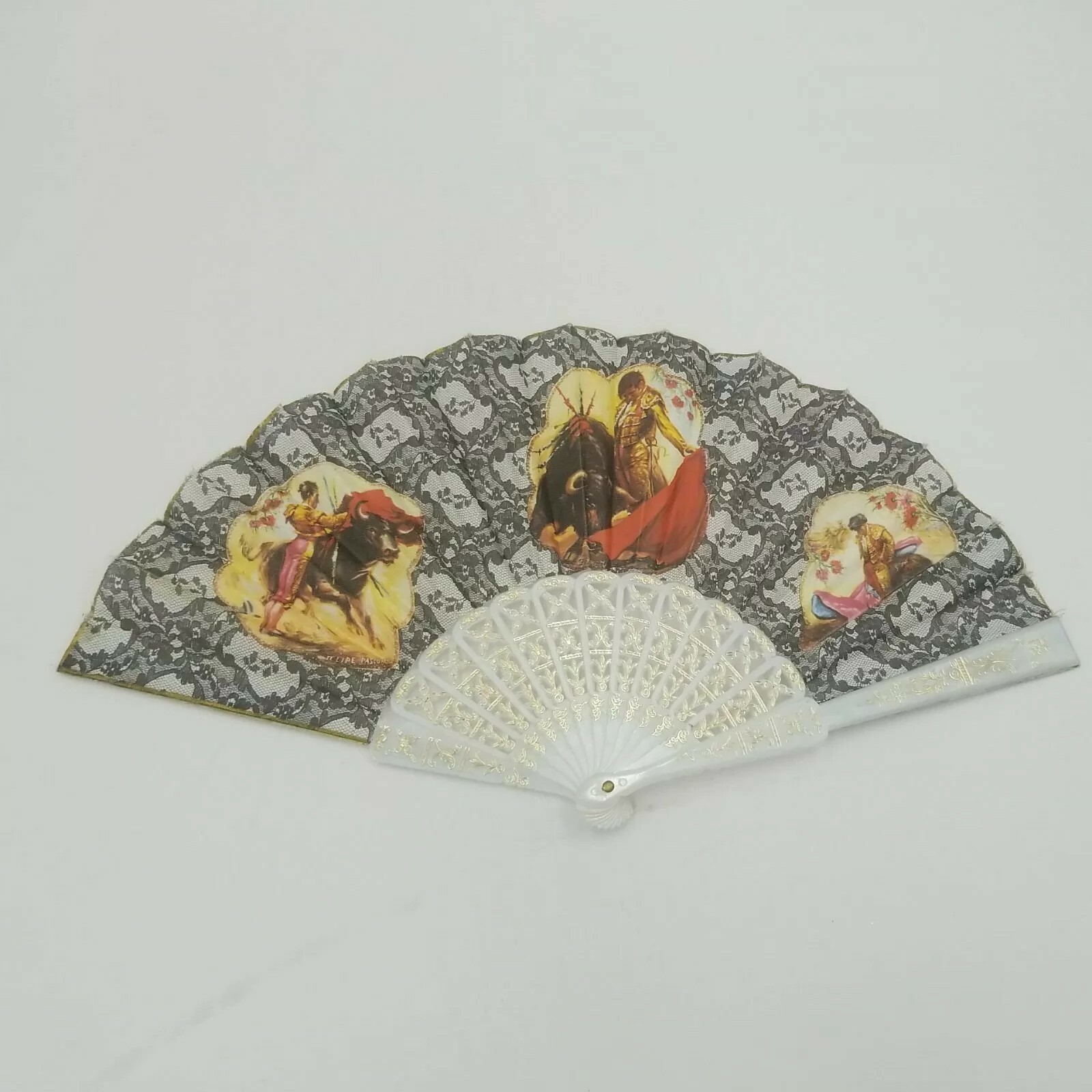 Spanish Style Lace Print Fabric Plastic Handle Bull Fighting Vintage Folding Fan