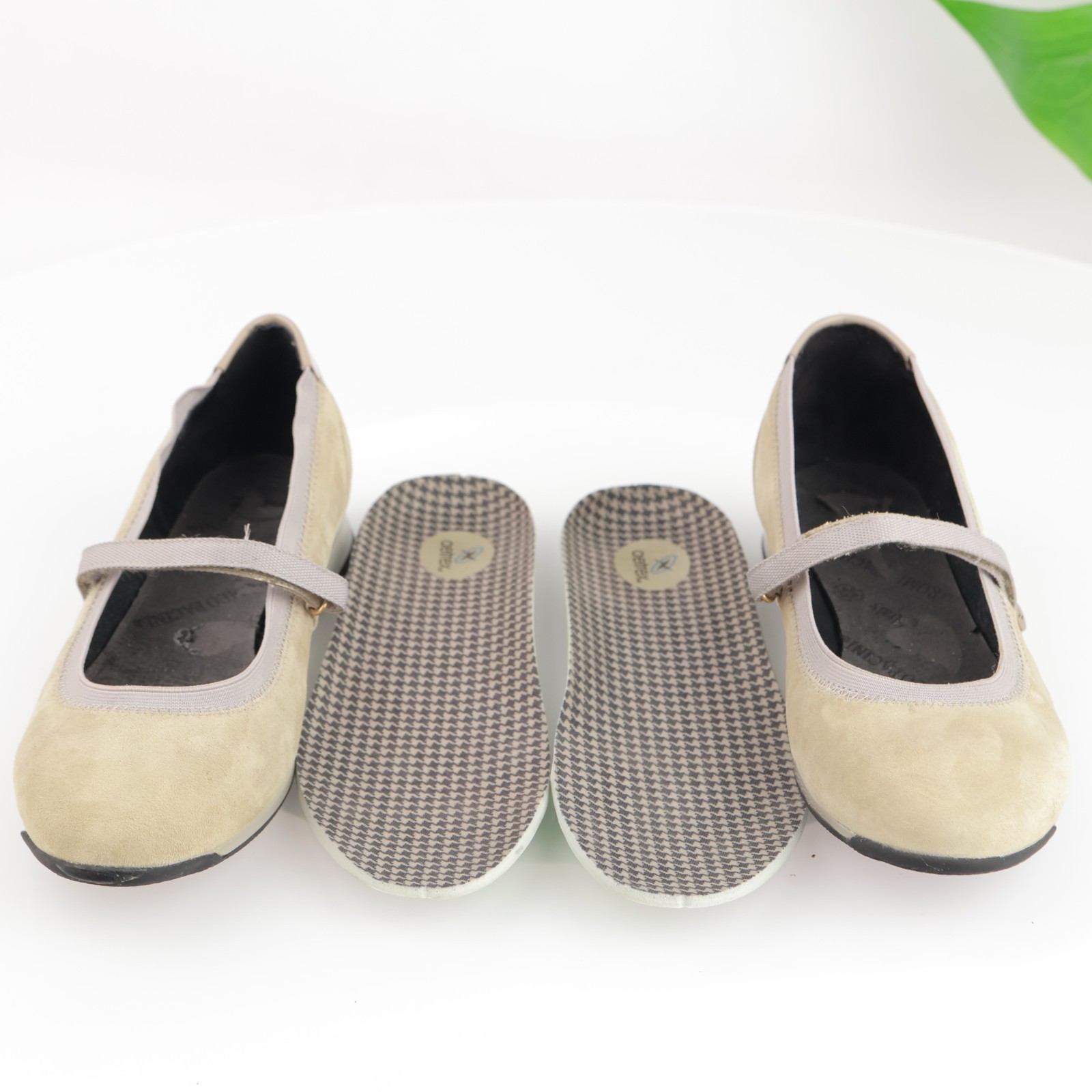 Aetrex Womens Caroline Mary Jane Shoes Size 9 WIDE Beige Tan Comfort Sporty Flat