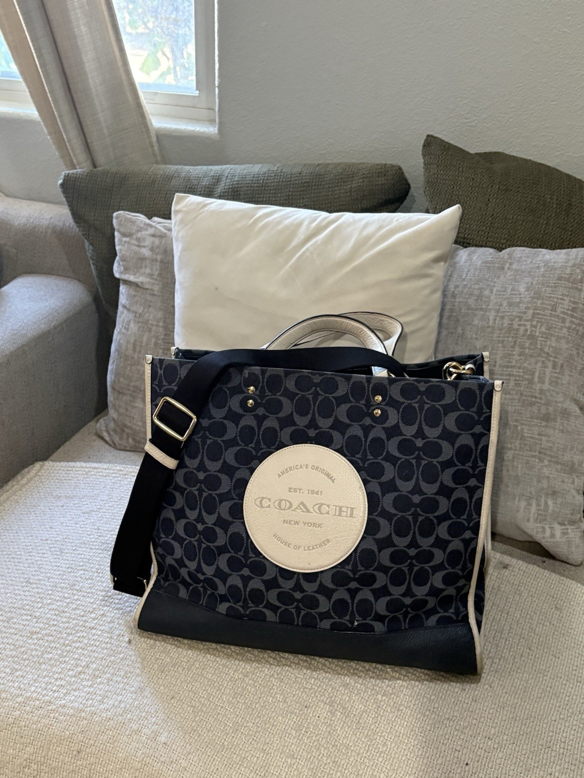 Coach Large Tote Blue/Ivory Logo Snap Closure Detachable Strap Inner Pockets