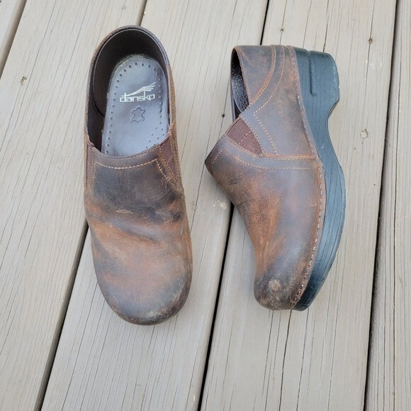 Dansko Professional Pepper Brown Oiled Leather Platform Distressed Clogs 39