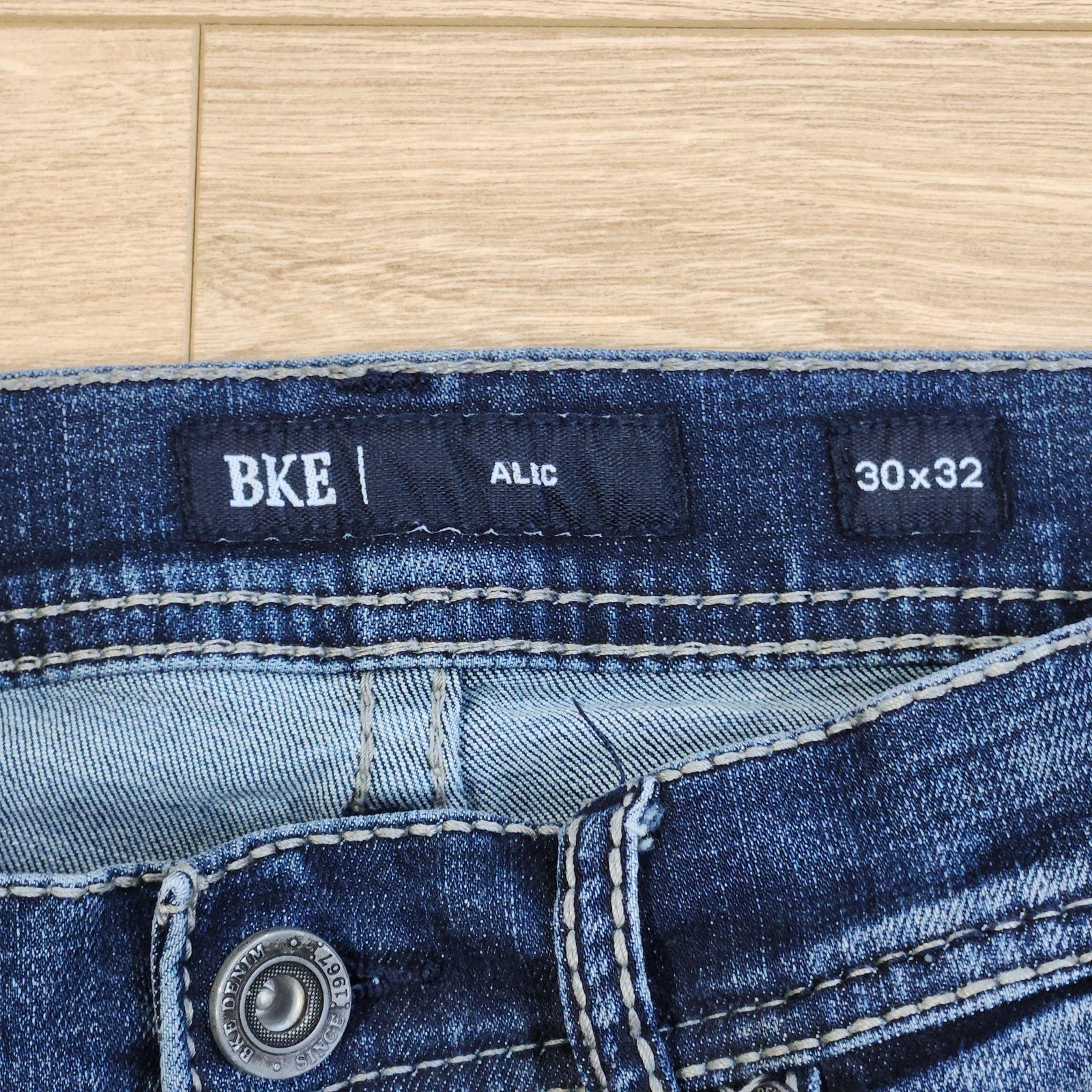 BKE Alec Straight Jeans Mens 30×32 Blue Medium Wash Denim Distressed Stretch