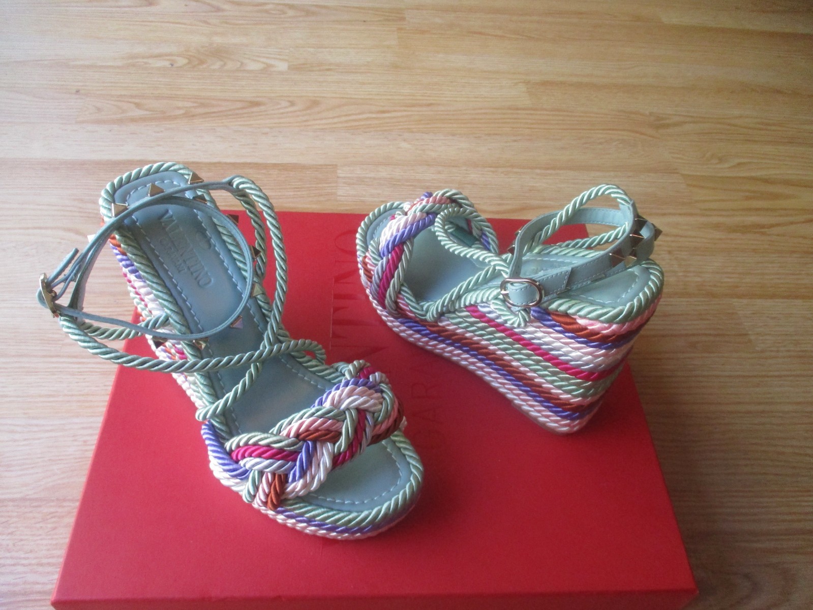 $1050 Valentino Garavani Rockstud Torchon Wedge Platform Sandals 35 US 5 NIB