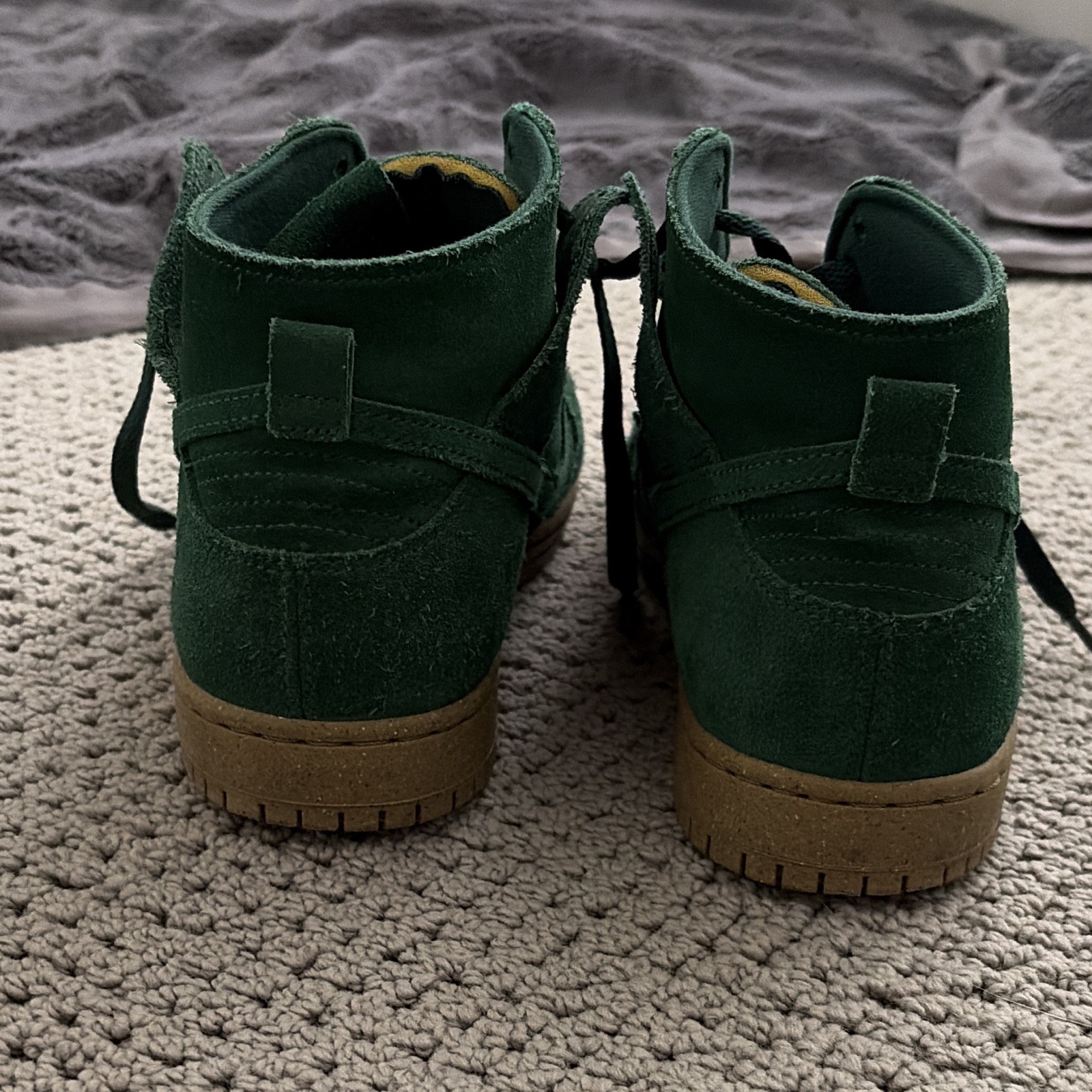 Nike SB Dunk High Men’s Green Suede High-Top Lace-Up Sneakers Gum Sole