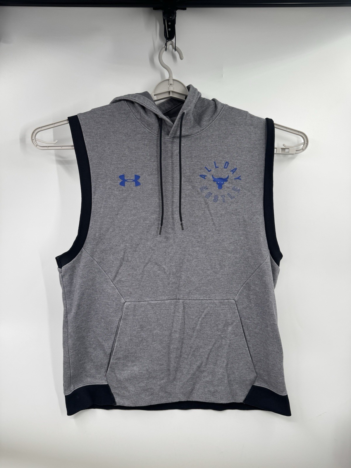 Under Armour Project Rock Sleeveless Hoodie Shirt Mens XL Terry Brahma Bull