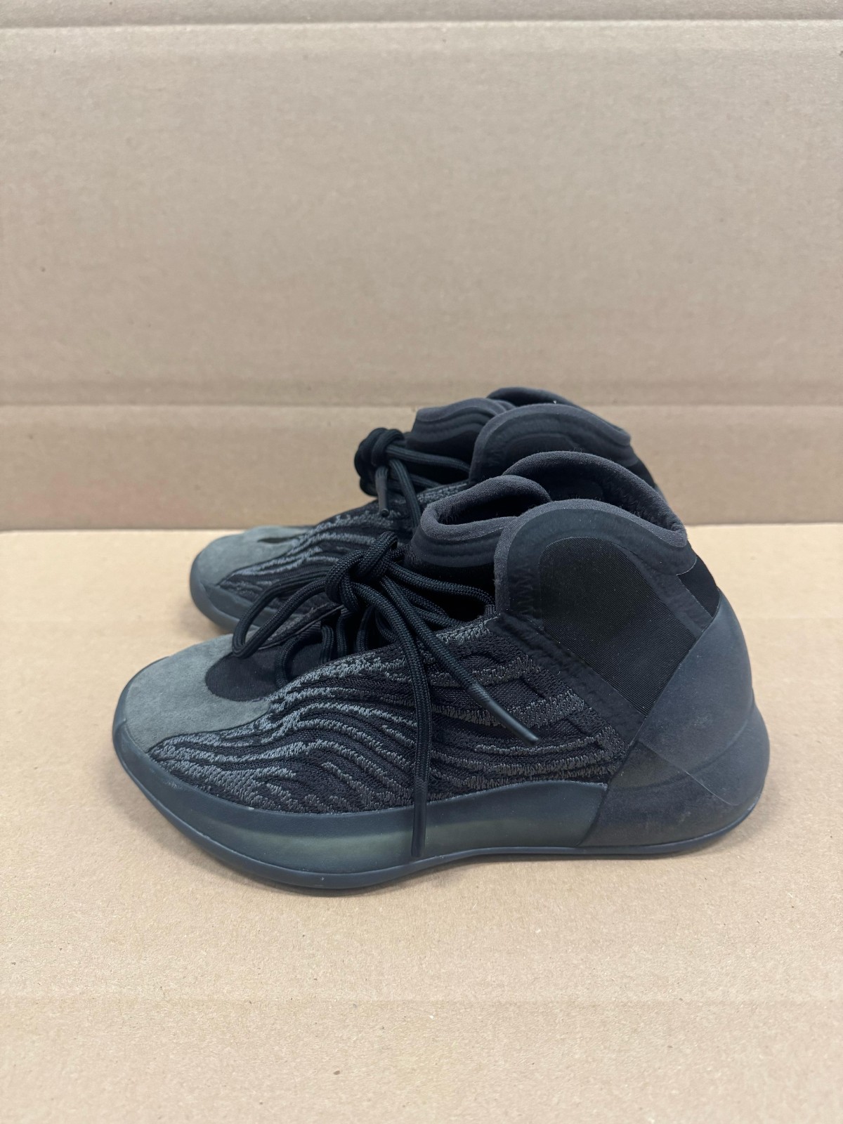 Adidas Yeezy Quantum Onyx Sneakers Black GX1317 Size Mens Size 4.5 Women’s 5.5