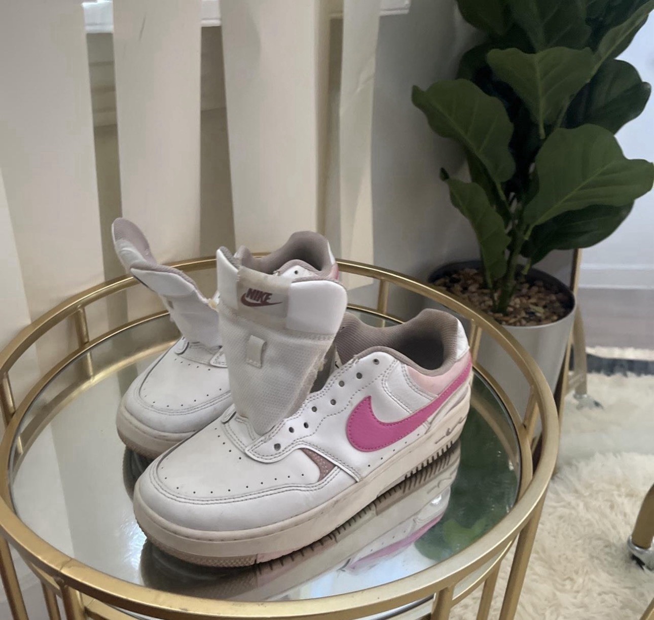Nike Unisex Kids Low Top Leather Sneakers White/Pink Size 8 Lace Up Rubber Sole