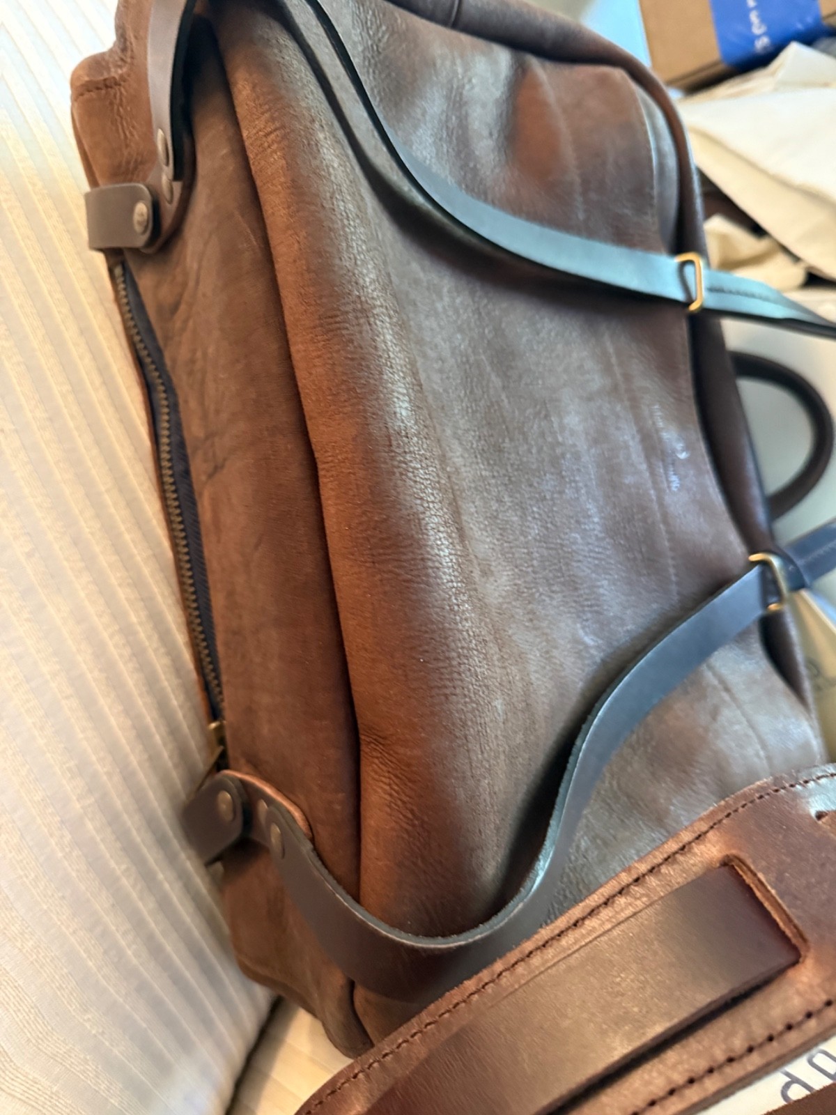 BLEU DE CHAUFFE NEW REPORT BUSINESS BAG COFFEE / WAXED STONEWASHED LEATHER