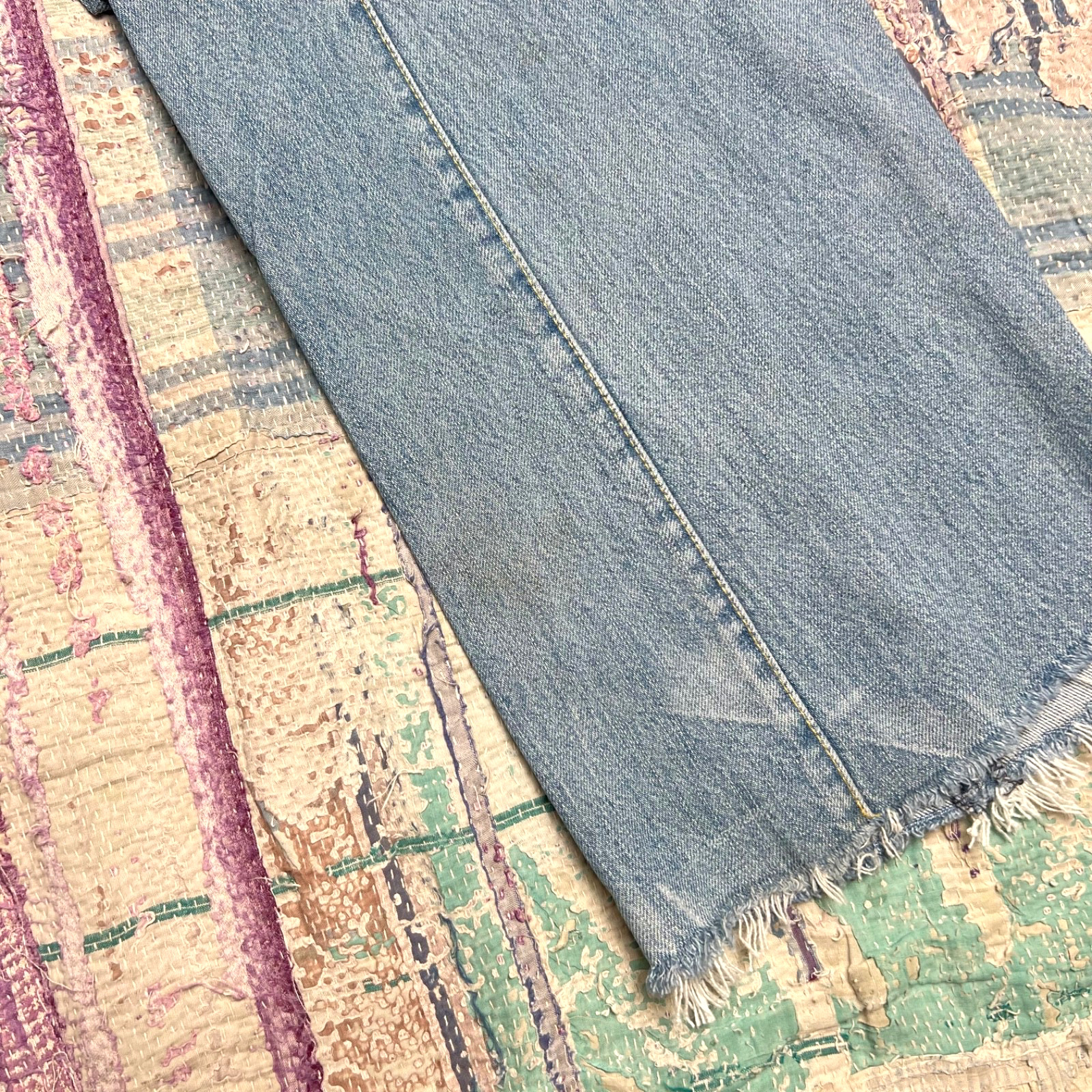 Vintage Levi’s Engineered Twisted Seams Cinch Back Blue Jeans 32×29 CROPPED
