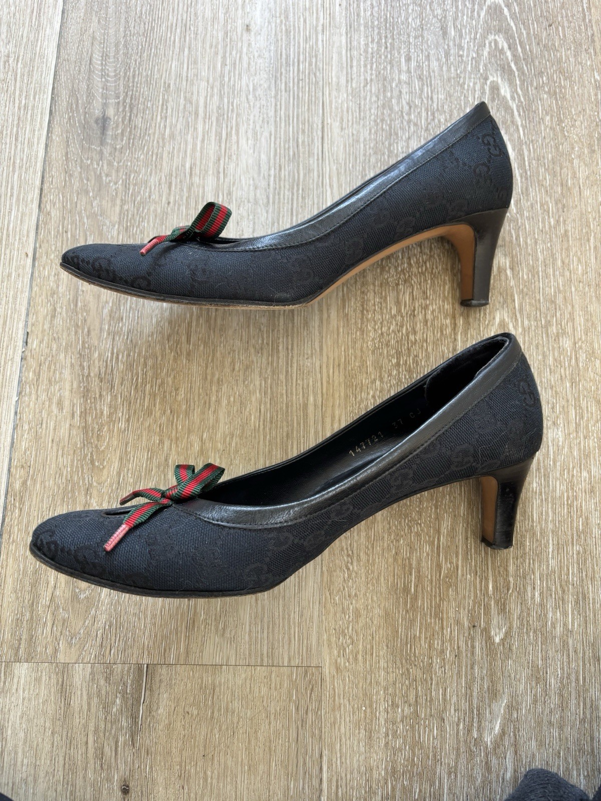 Authentic GUCCI Classic Black Monogram High Heels Pumps Sz 37C