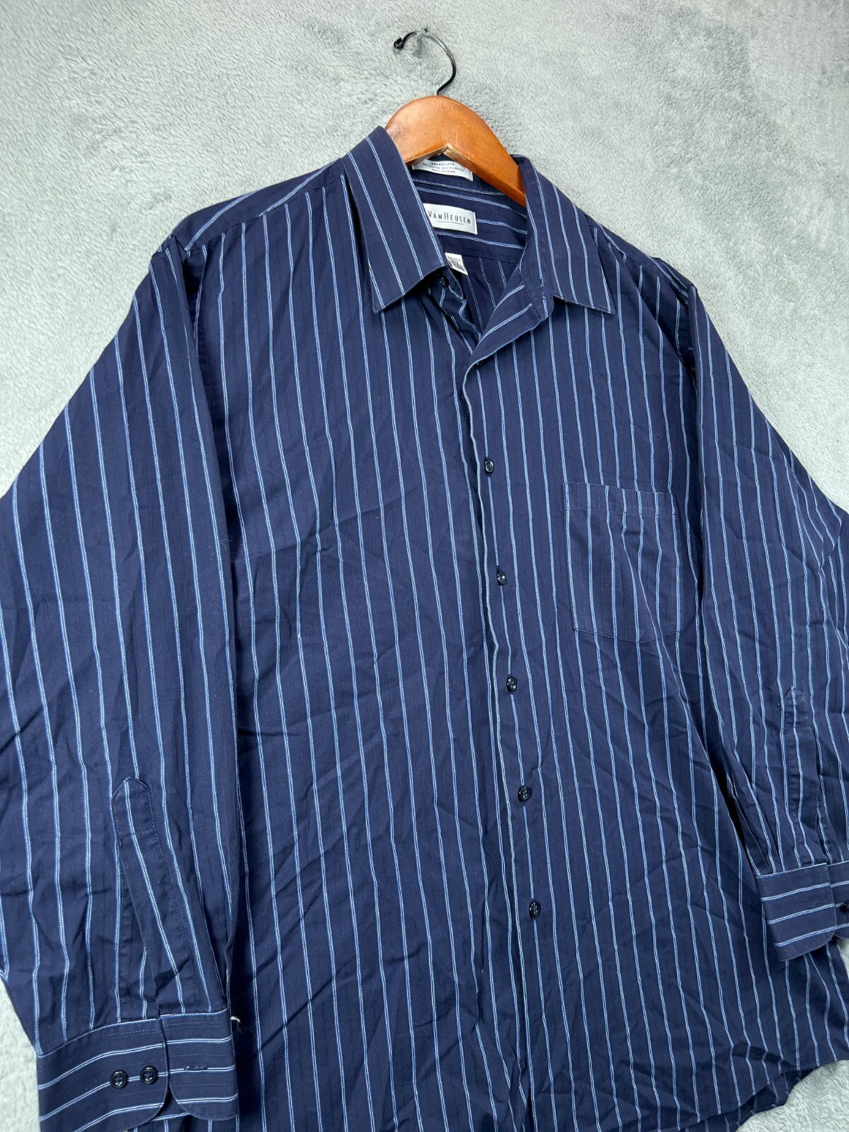 Van Heusen Broadcloth Shirt Mens 16.5 32/33 Large Blue Button Up Wrinkle Free LS