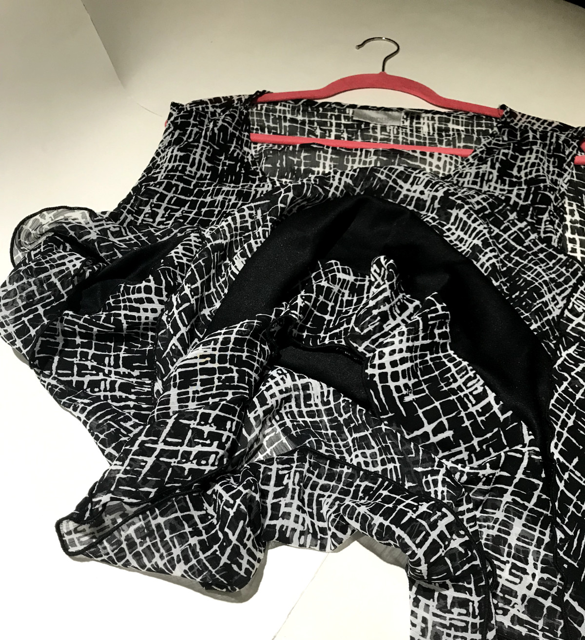 Avenue, Women 26/28 (Plus 3X-4X Bust 56″) Black Flowy Chiffon Ruffle Tank Blouse