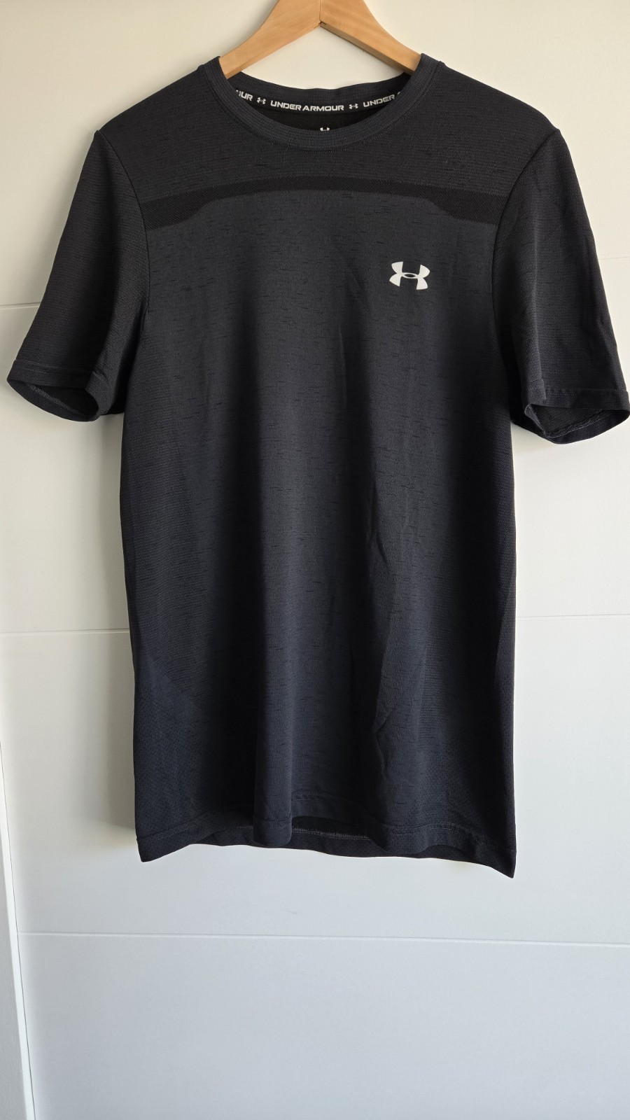 Under Armour Men’s Seamless Short-Sleeve T-Shirt Black Medium