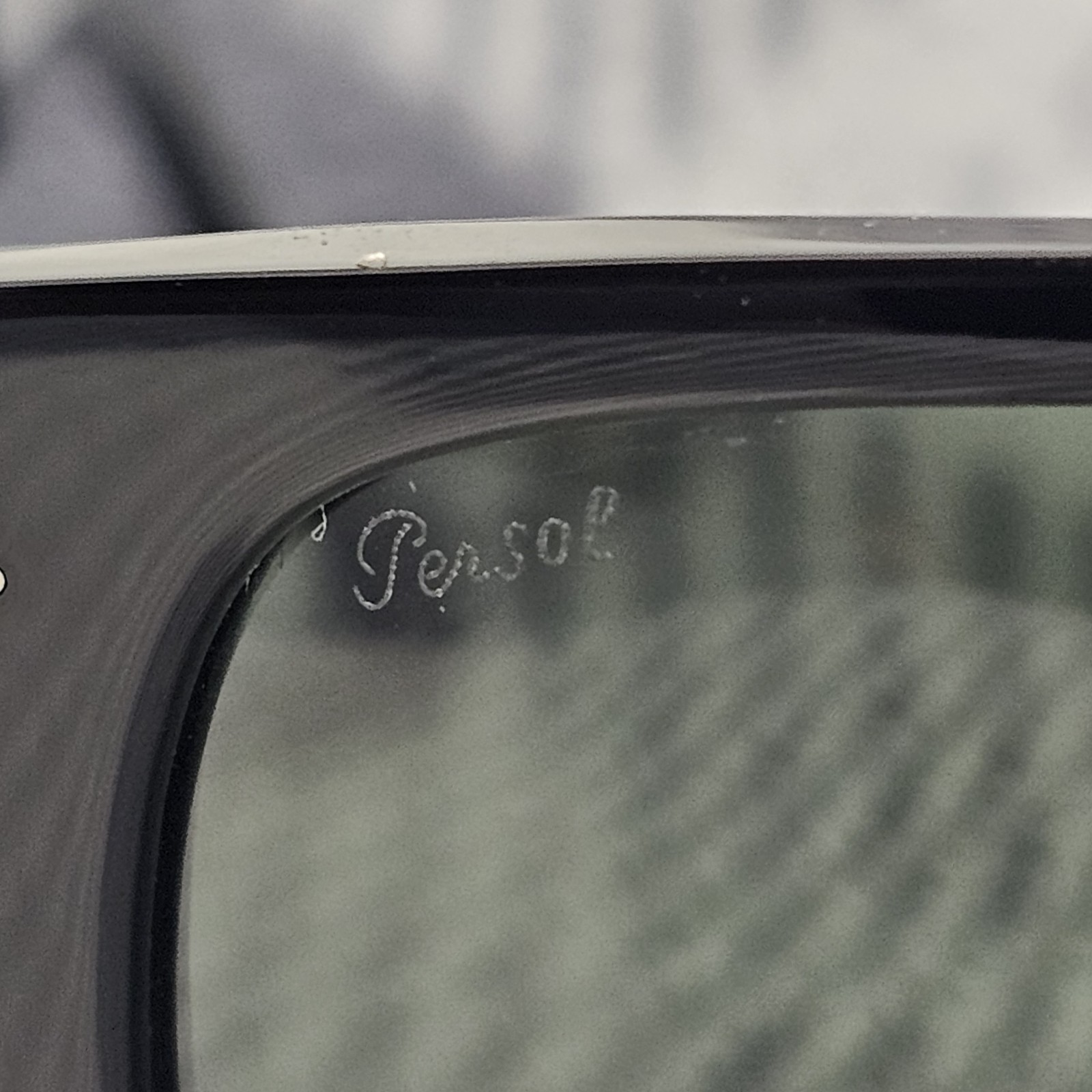 Persol Men’s Sunglasses Gloss Black PO3048S 95/31 58 19 145 With Case
