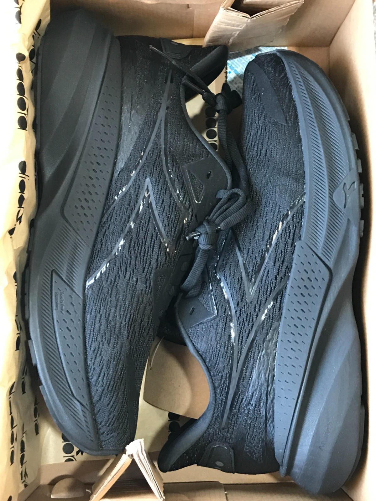 Diadora Nucleo 2 US11D running shoes, (black/black), in box, NEVER WORN!