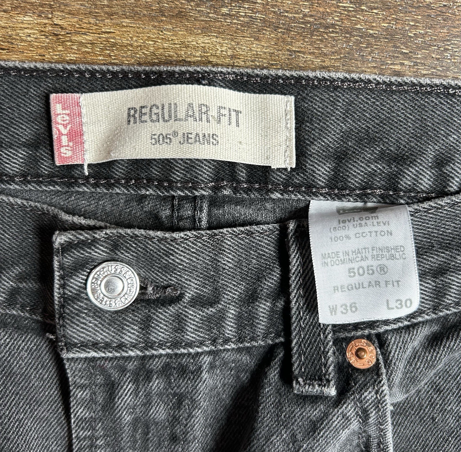 Levis 505 Jeans Mens 36X30 Regular Fit Black Straight Leg Denim Red Tab