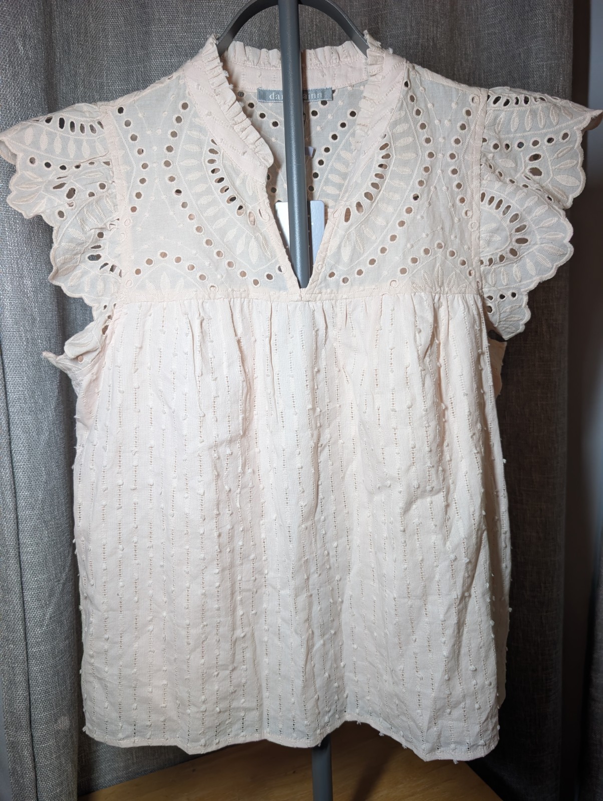 Daniel Rainn Pink V-Neck Eyelet Ruffle Sleeve Pullover Blouse Top Size SP