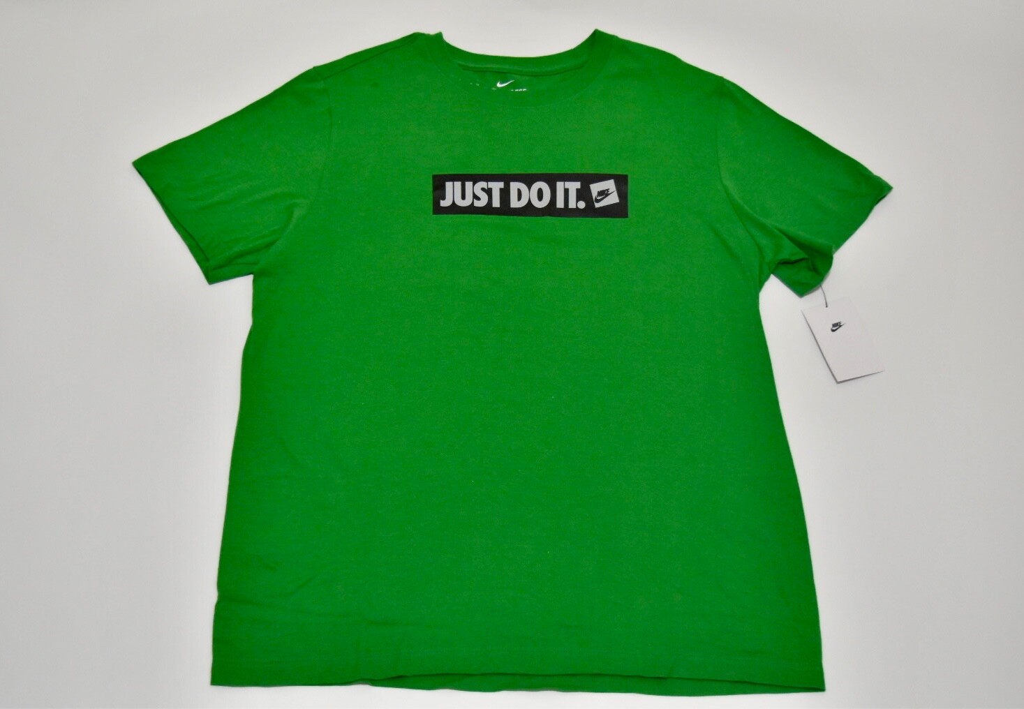 Nike Men’s Sportswear T-Shirt Active Short Sleeve Graphic Tee Size L