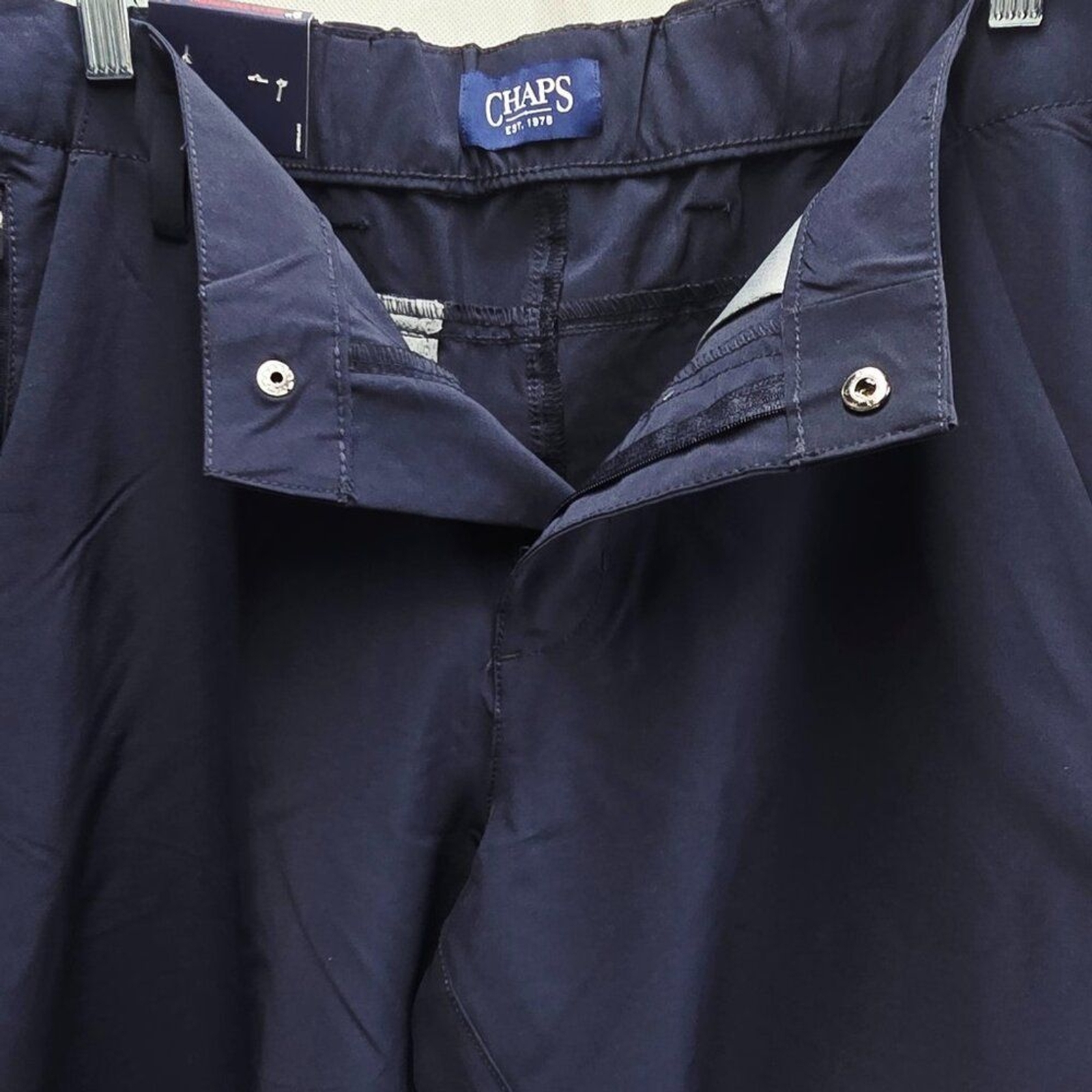 NWT MEN’S CHAPS POLY/SPANDEX COMFORT STRETCH MULTI POCKETS NAVY SHORTS 32 $65