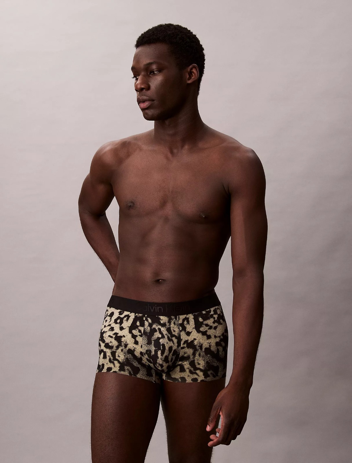 🩲 NWT Size: S,M, L Calvin Klein Men’s Black Print LOW RISE TRUNK Underwear
