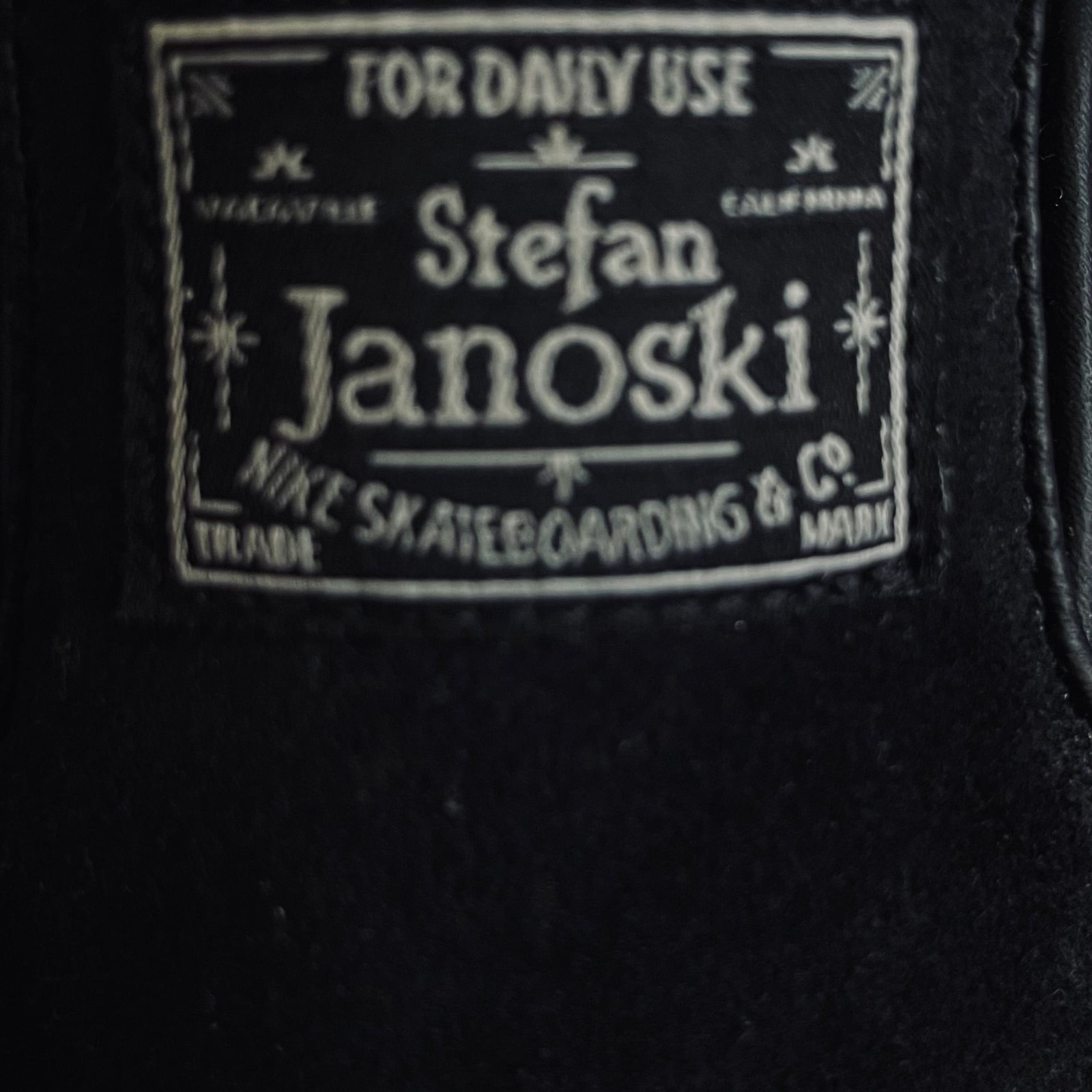 Mens 5.5 Nike SB Janoski+ Slip Skate Shoes Black White Suede