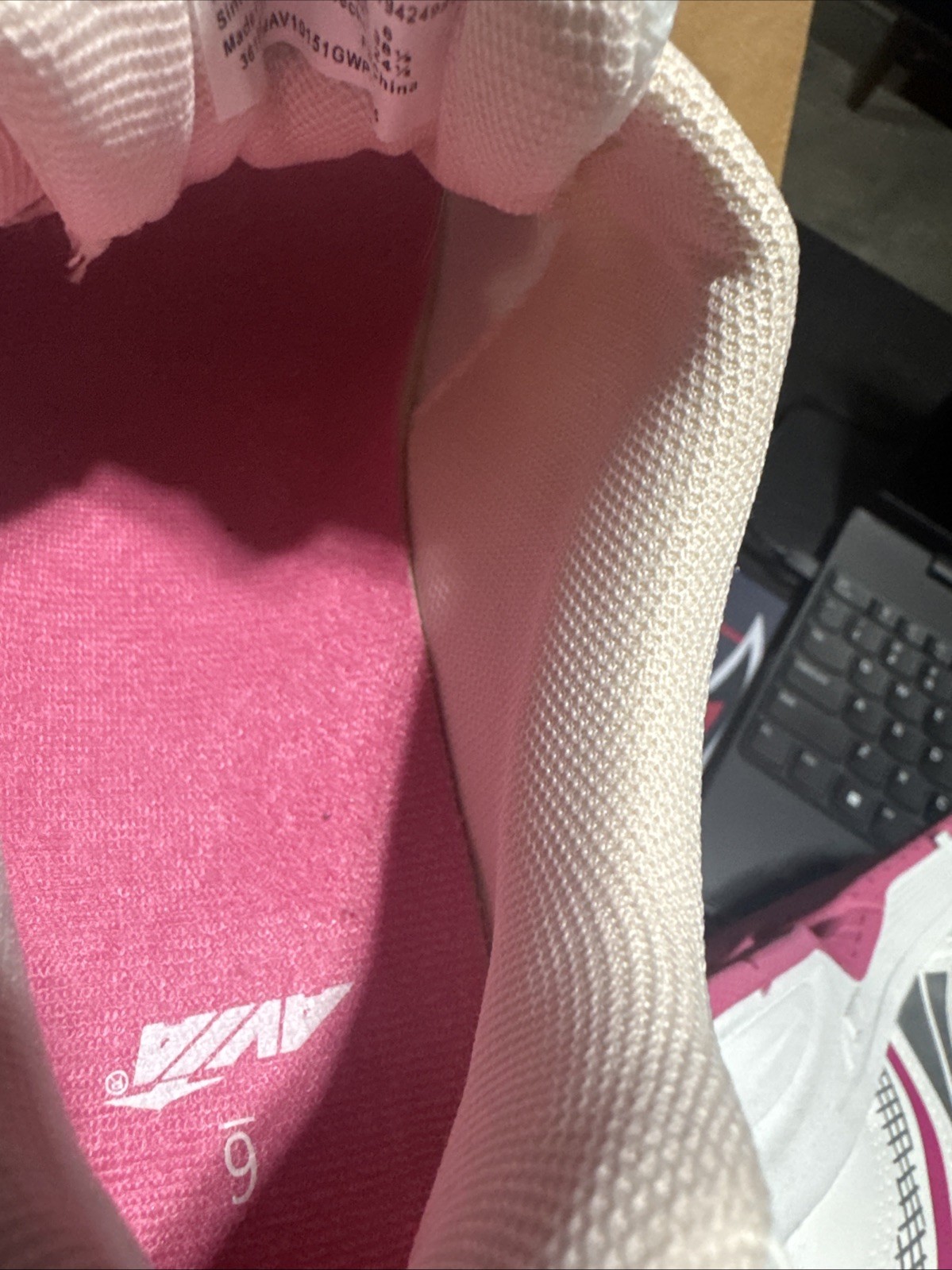 Avia Women’s 5000 Performance Shoes Pink White Size 6 Sneakers Elastic Laces NWT