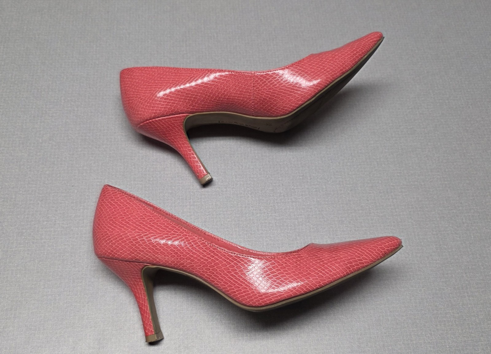 Women’s Comfort Plus Heals Coral Colored Size 8 1/2 Pre-owned