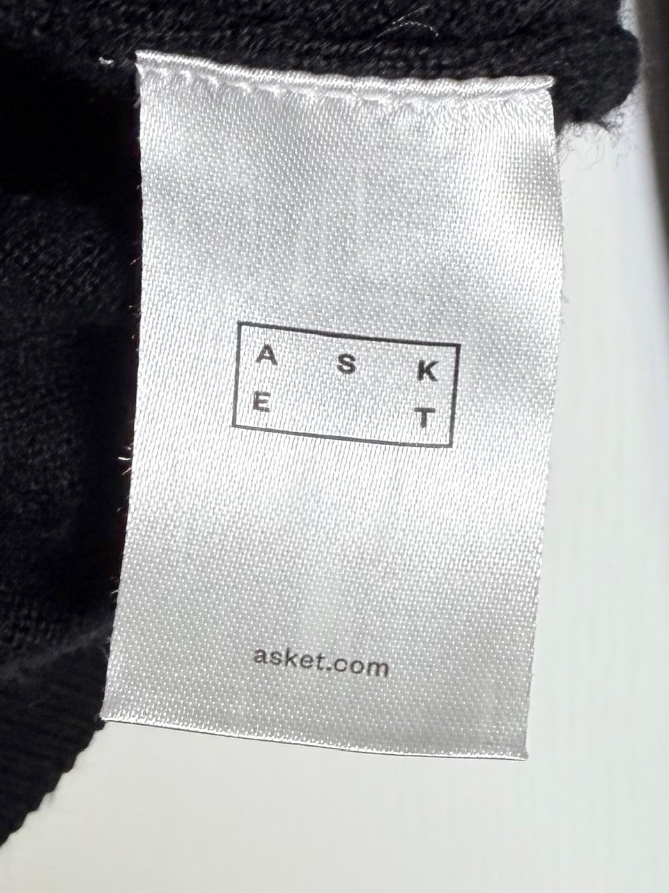 ASKET Black Luxury Extra Fine Merino Wool Minimalist Sweater Medium Long M EUC