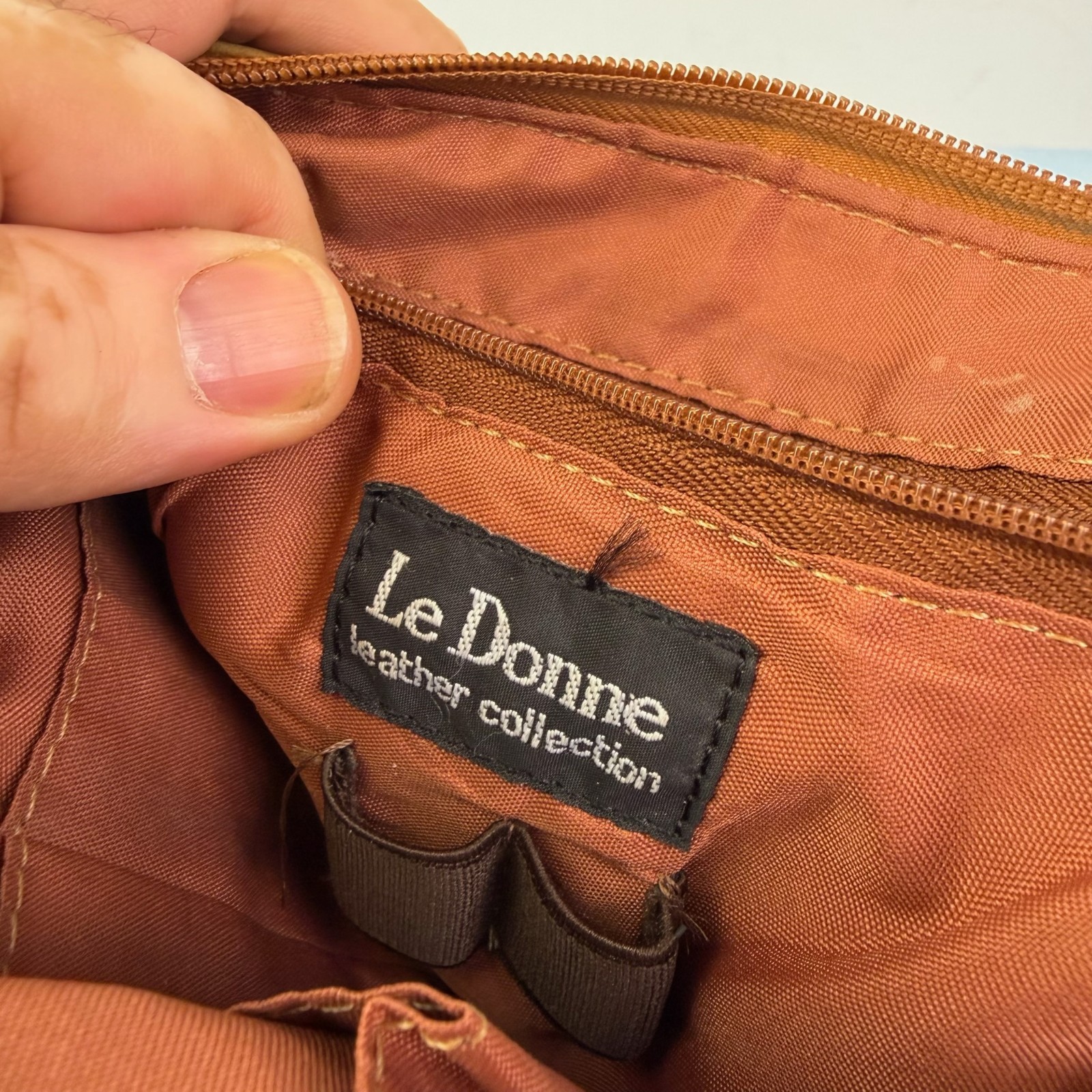 Le Donne Leather L-Zip Crossbody Shoulder Bag Distressed Faded Columbia 9 x 8