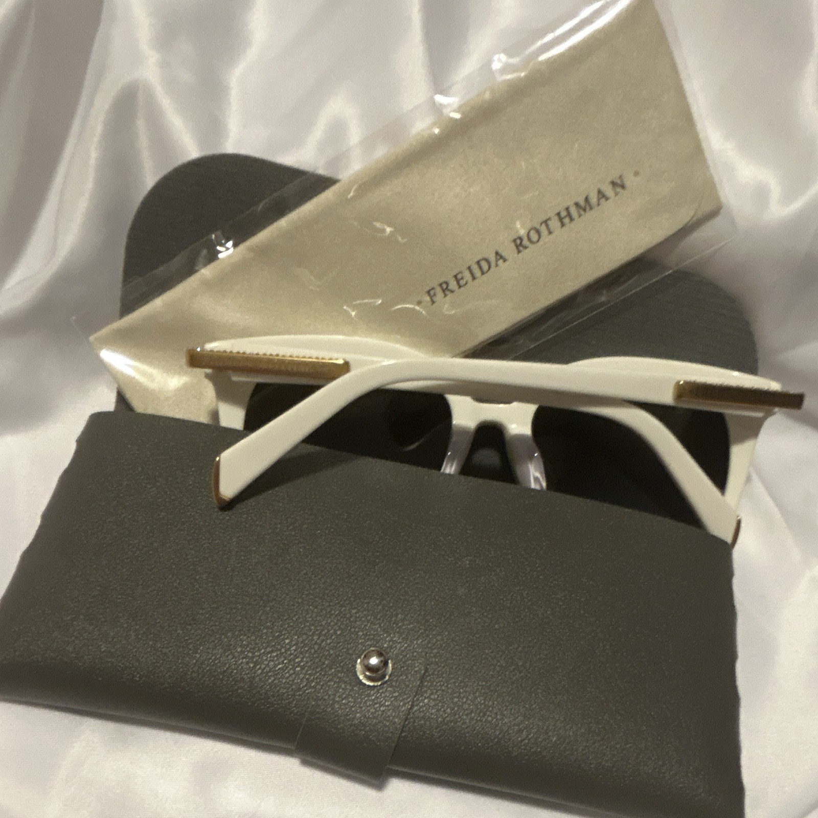 FREIDA ROTHMAN Brynn Oversized Square Sunglasses White/Gold UV400 54-20-145