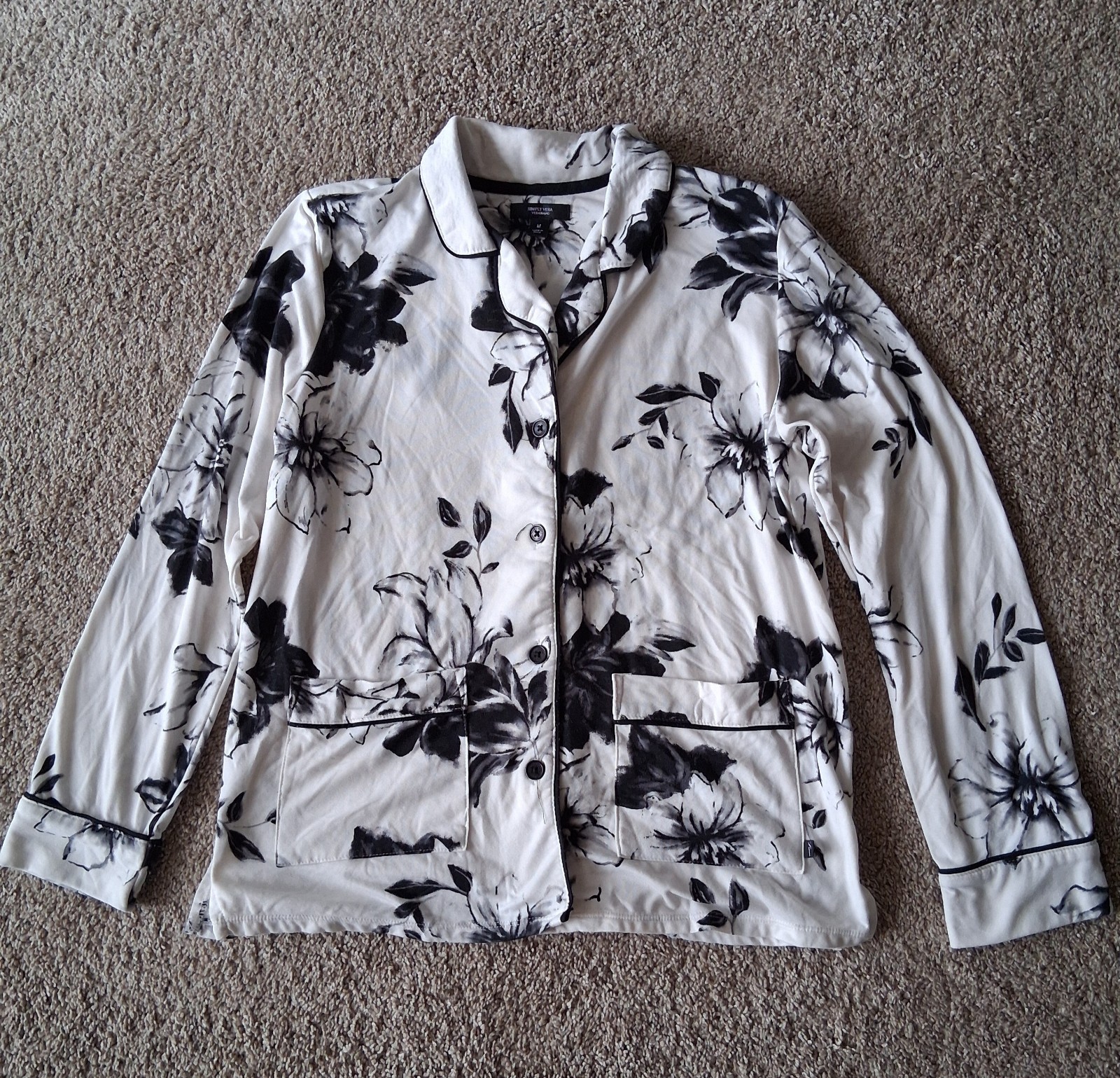 Simply Vera, Vera Wang pajamas set women’s size medium ivory with black flowers