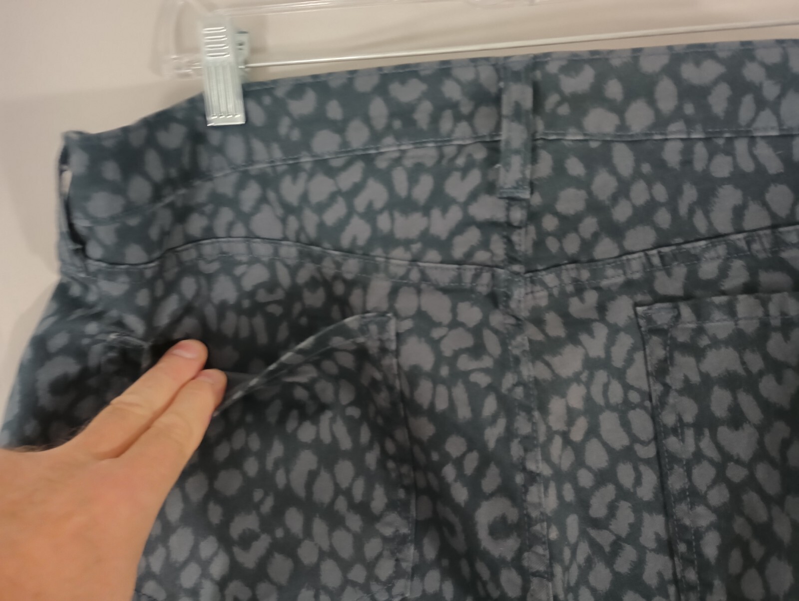 Old Navy Rockstar Womens 18 Reg Denim Jeans Black Gray Spotted Animal Pants