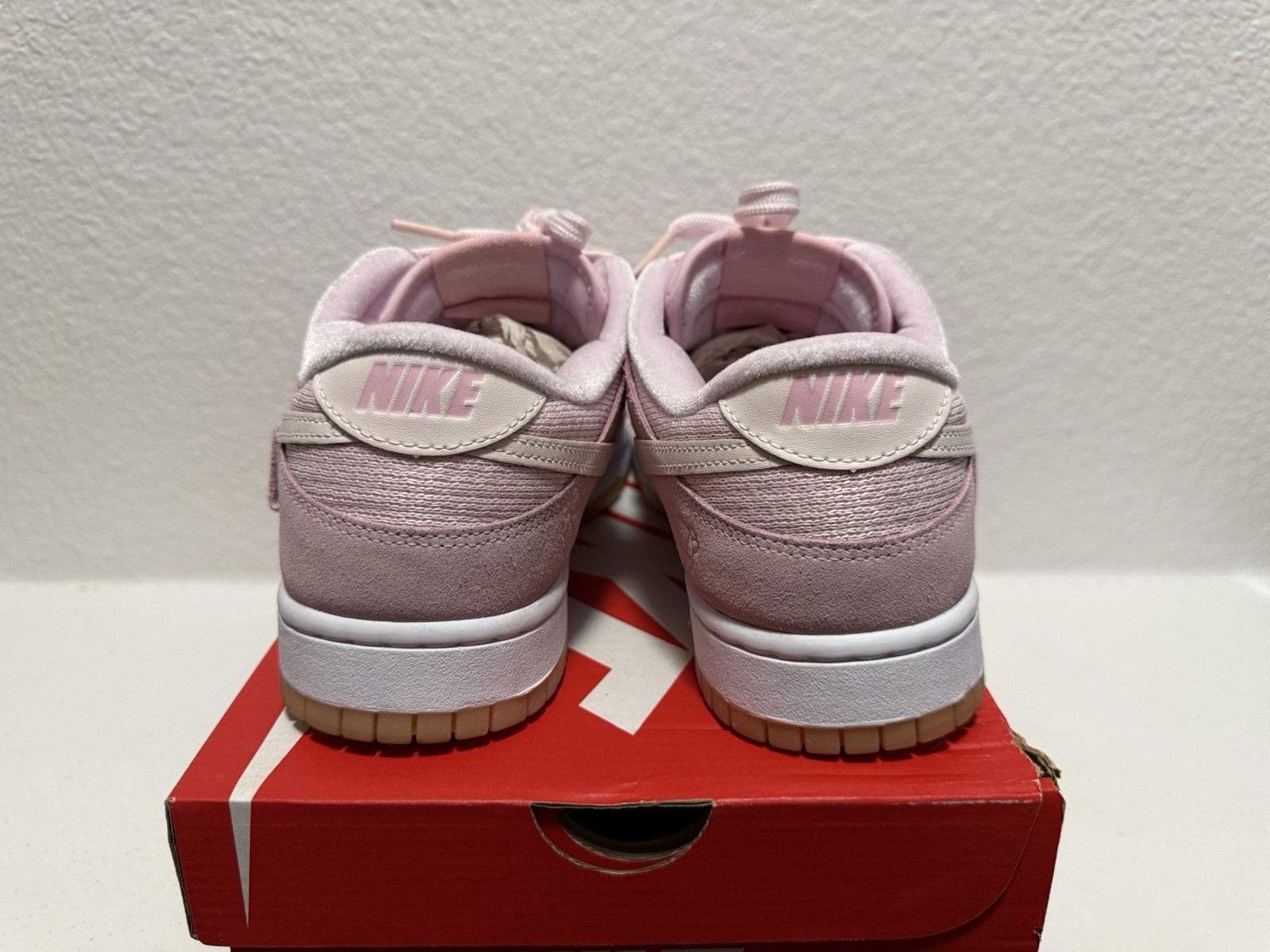 Nike Dunk Low Teddy Bear Light Soft Pink Size 10.5W/9M DZ5318-640 Pre-Owned