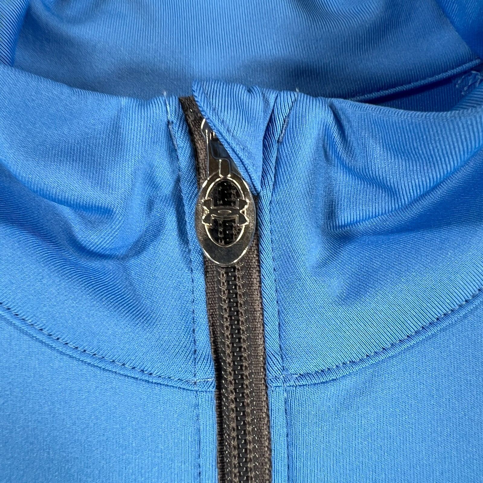 Under Armour Shirt Womens Medium Blue Long Sleeve Full Zip Mock Neck All Seasons
