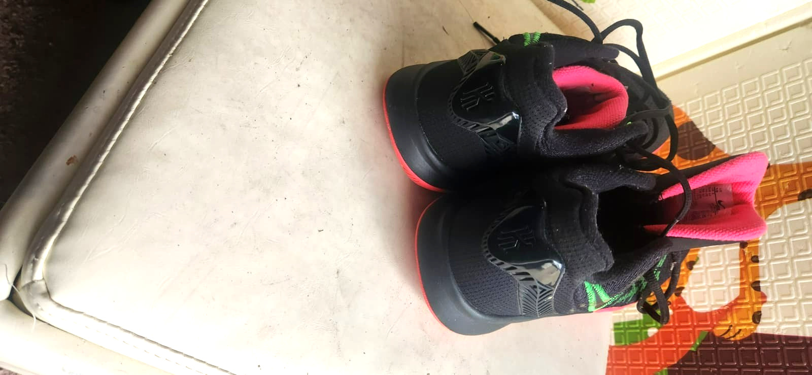 Nike Kyrie Flytrap 2* in the “Black / Hyper Pink