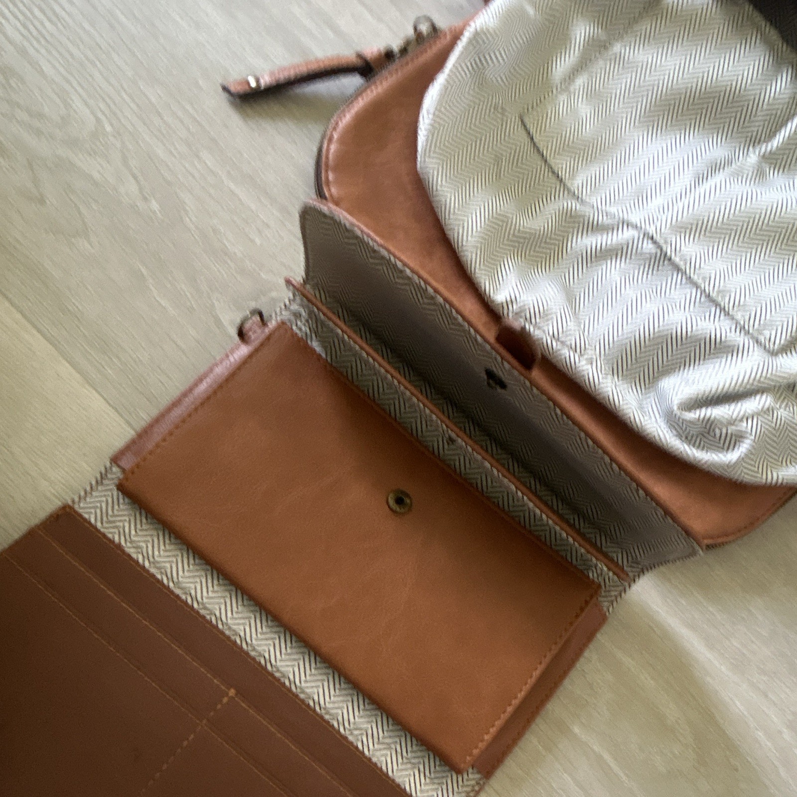 Brown Medium Crescent Crossbody Bag Adjustable Detachable Strap Zip/Magnetic