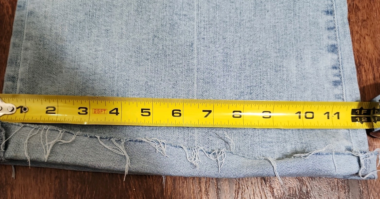 Pistola Womens Izzy HighRise Wide Leg Crop Jeans, Size 27 Great shape Inseam 26