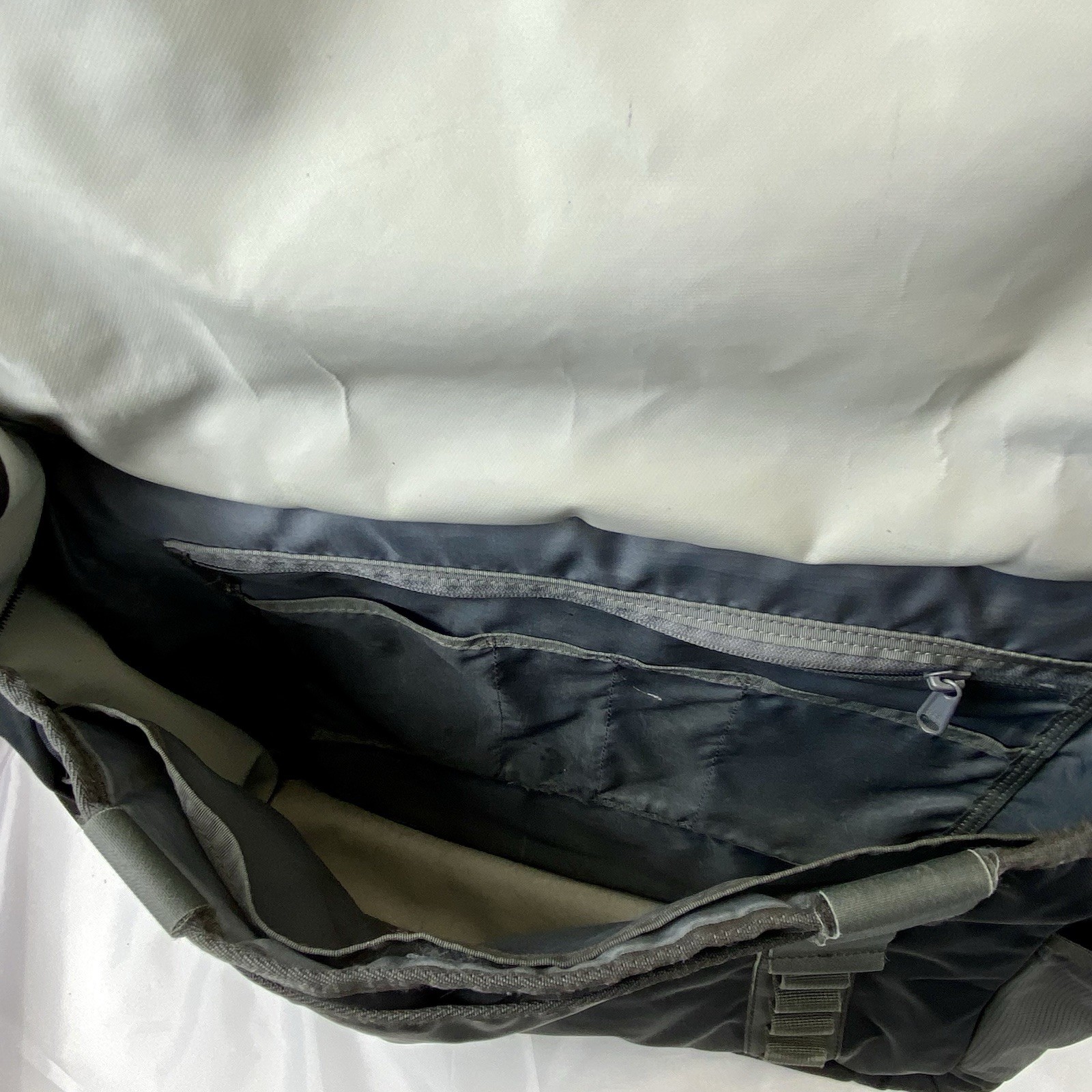 Timbuk2 Command Messenger Bag Black/Grey Crossbody Padded Laptop Measure 17/13/4