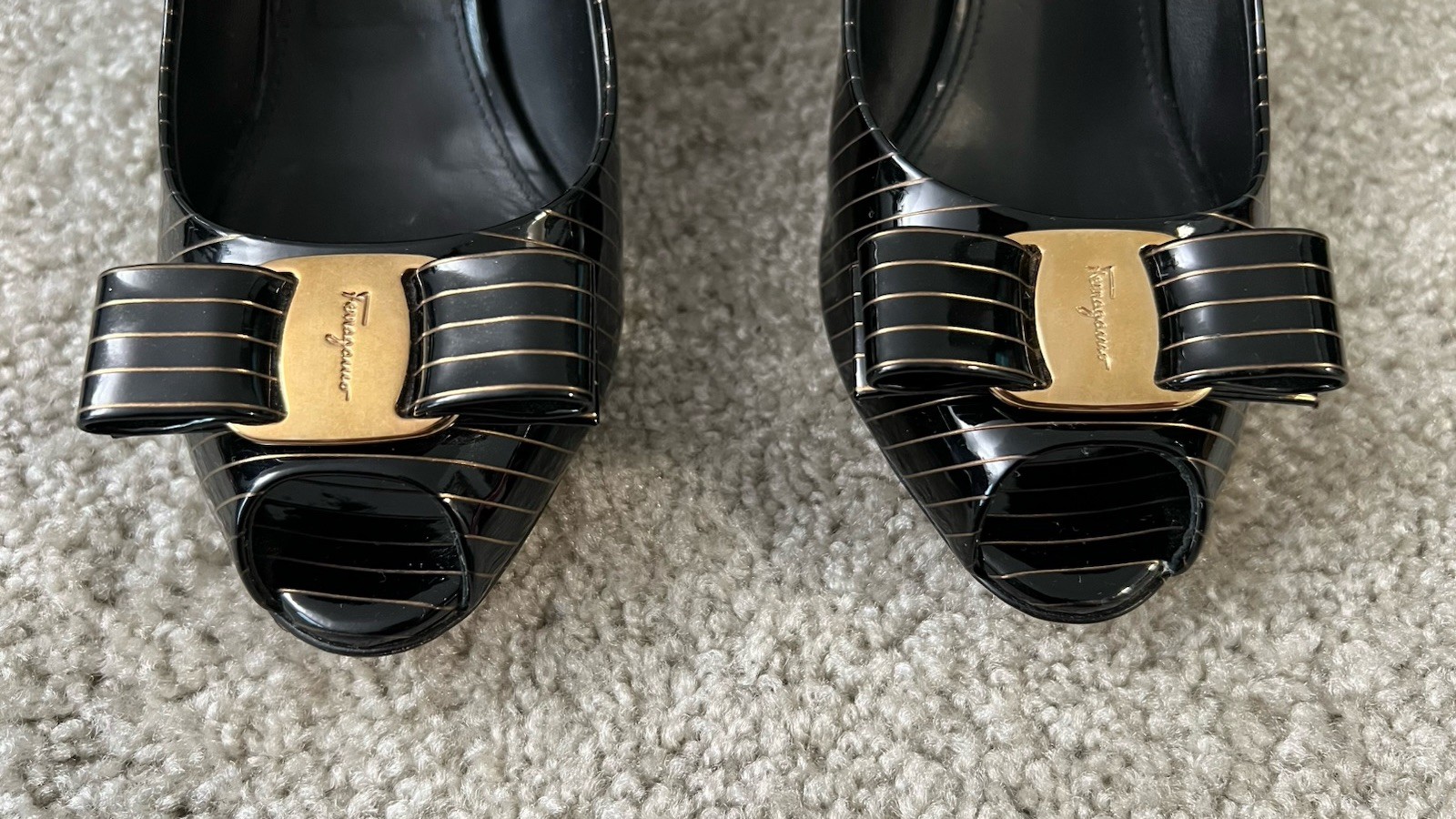 Salvatore Ferragamo Italy Black Patent Leather Pola Gold Striped 7cm ShoesSize 8
