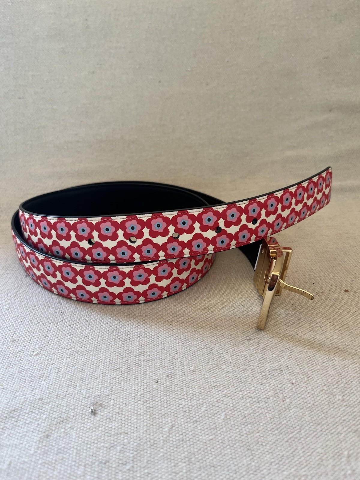 Juicy Couture Red White Pink Blue MOD Flowers Reversible Black 1″ Belt 34-38