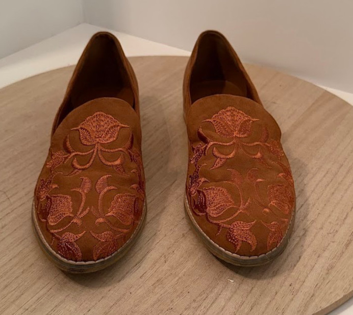 Indigo Rd. Women’s Embroidered Loafers Size 8.5- Brown Suede Floral Slip-On