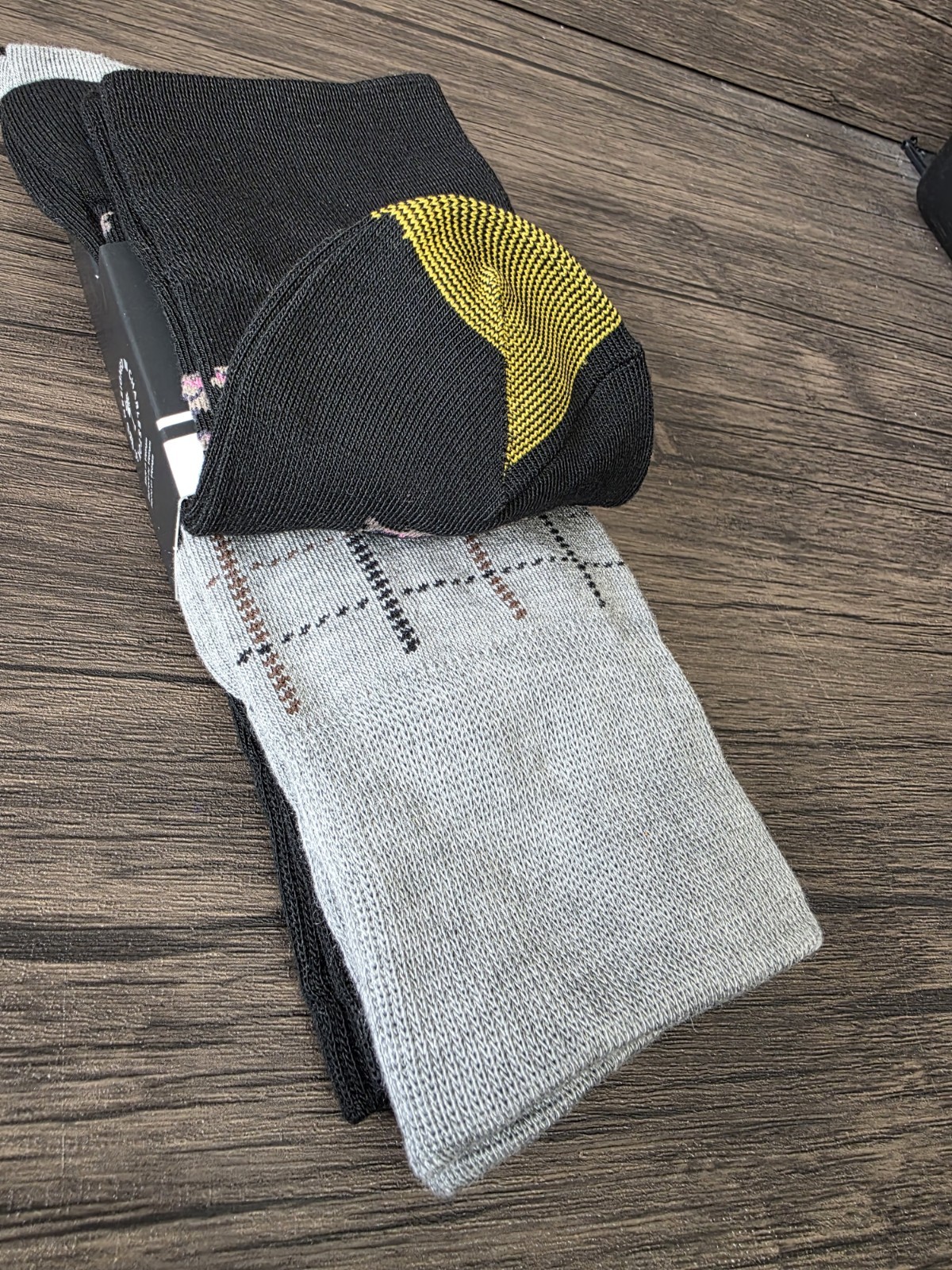 GOLD TOE Crew Socks 3 Pairs Rainbow Trout/Gray/Black Size 6-12.5